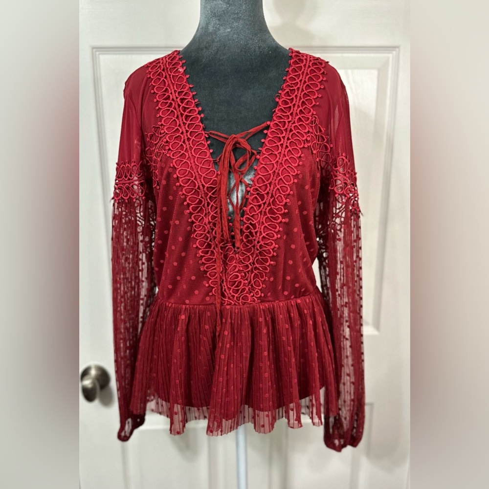 BKE boutique Deep poppy Red Lace peplum Blouse zip up holiday chic boho